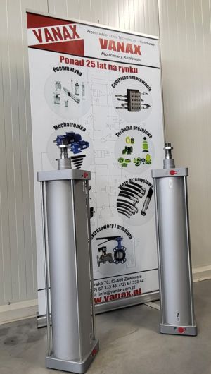 pracownik Vanax duże siłowniki pneumatyczne producent niestandardowych cylindrów ciężkie warunki zastosowanie przemysłowe
